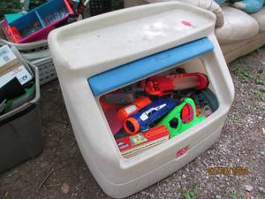 lot 153 image: Step2 Childrens toy chest