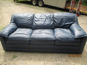 lot 160 image: Navy Blue 3-cushion Pleather Sofa (could use a cleaningrepair)