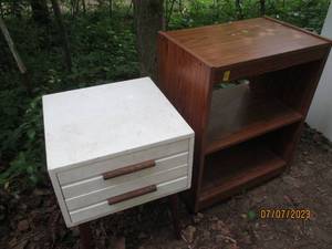 lot 167 image: Small Wood bookcase