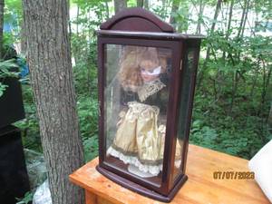 lot 178 image: Elegantly dressed Porcelain doll