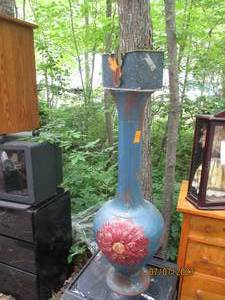 lot 179 image: Tall decorative metal Flower