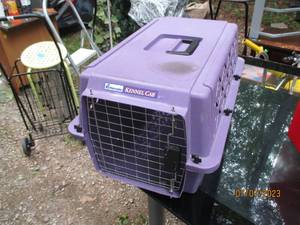 lot 182 image: Small kennel