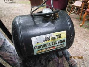 lot 183 image: 125 max psi, 7 gallon portable air tank