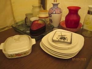 lot 219 image: Lidded Casserole dish, glass bakeware plus