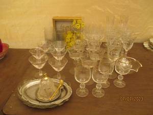 lot 220 image: Etched and cut glass stemware