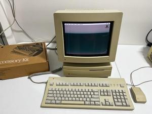 lot 3 image: Vintage Macintosh IIsi Computer, Monitor (M1297), Peripherals and Instruction Manual