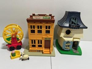 lot 33 image: Vintage Fisher Price Little People Sesame Street House #938 and 1976 Hasbro Weebles Haunted House