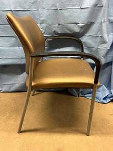 lot 51 image: Office Reception Chair