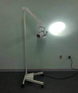 lot 33 image: Ohmeda Phototherapy Light II LR87400