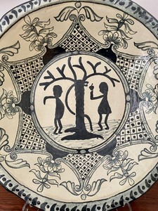 lot 17 image: Large Mexican Pottery Art Platter with Lucite Stand