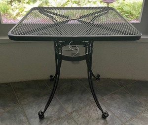 lot 22 image: Black Metal Patio Table and 2 Folding Chairs