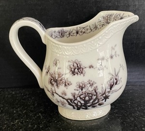 lot 32 image: Vintage St. Jarnsund Gefle Swedish China Grouping