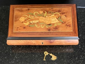 lot 35 image: Vintage Reuge Swiss Wooden Musical Box