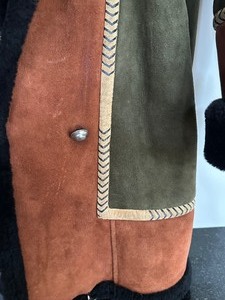 lot 24A image: Ladies Suede Coat
