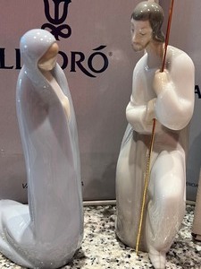 lot 18 image: Lladro Porcelain Nativity Set including Lladro Nino Jesus 04535 Porcelain Figurine