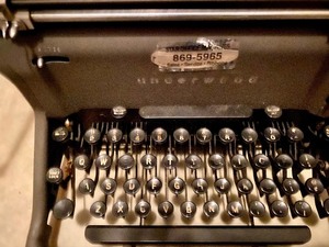 lot 103 image: Antique Underwood Typewriter
