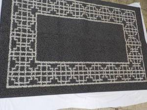 29 x 44 New Mohawk Accent Rug...