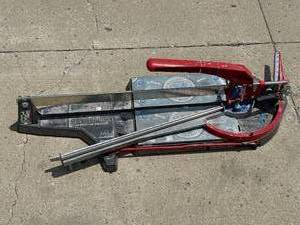 lot 1 image: Masterpiuma 25x25 Made in Italy Tile Cutter $659 new at Amazon