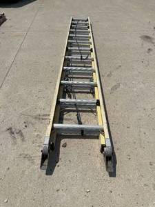 lot 10 image: Green Bull 20 Foot Extension Ladder