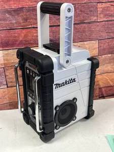 lot 45 image: Makita XRM02 Bluetooth Job Site Radio