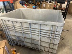 lot 65 image: Heavy Duty Pallet Box 31x46x32 Inch Tall