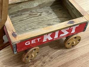 lot 3 image: Antique Wood Kist Wagon