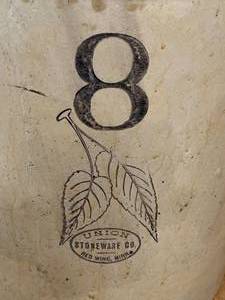 lot 9 image: Vintage Redwing Crock #8