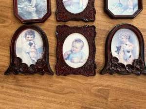 lot 23 image: Lot of 8 Vintage Style Pictures in Frames