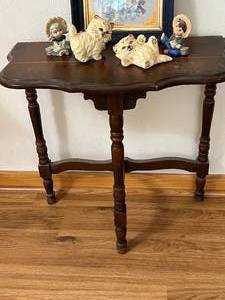 lot 29 image: Wood Side Table and Dcor