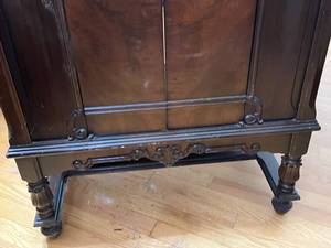 lot 34 image: Antique Victor Radio (Shell Only)