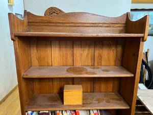 lot 33 image: Wood Bookshelf
