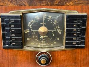 lot 42 image: Antique 1930s Zenith Rotor Wavemagnet Radio