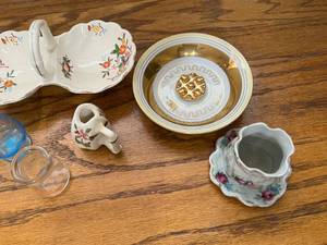 lot 51 image: Lot of Miniature glassware