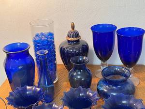 lot 53 image: Lot of Blue Glassware