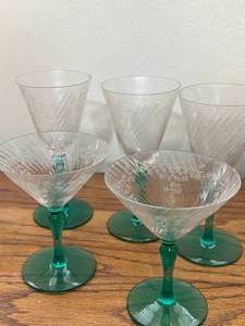 lot 60 image: Vintage Green Stemmed Martini glasses and Goblets