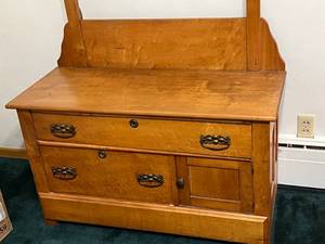 lot 77 image: Antique Wood Entry Bench  Bedroom Bench