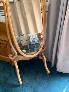 lot 76 image: Vintage Wood Framed Free Standing Mirror