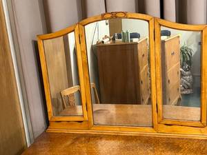 lot 79 image: Antique Birdseye Maple Dressing Table and Chair