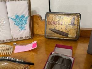 lot 82 image: Mens & Womens Accessories