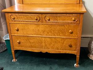 lot 80 image: Antique Birdseye Maple Dresser with Mirror