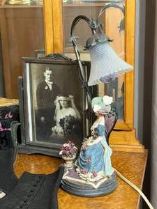 lot 90 image: Vintage Blanket, Shoe Cover, Framed Picture and Lamp