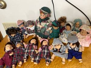lot 105 image: Lot of Dolls with Realistic Expressions