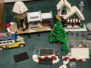 lot 103 image: Vintage Lego Christmas Set