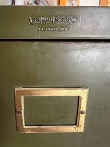 lot 112 image: Vintage Green 4 Drawer File Cabinet