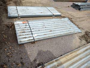 lot 39 image: (30) 36 x 73 Galvanized Steel Sh...