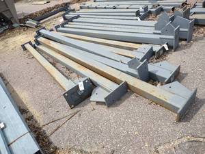 lot 52 image: (6) 5.5x5.5 Steel Tube Posts, 131...