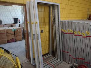 lot 304 image: Western Windows System Aluminum Fra...