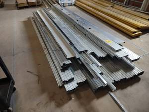 lot 464 image: Assorted Steel Studs...