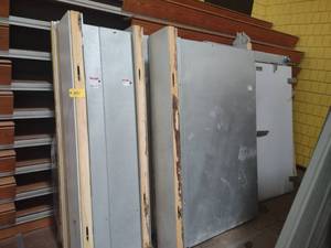 lot 471 image: Kolpak Walk-In Cooler Panels & Door...
