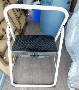 lot 24 image: Cosco 2-Step Folding Step Stool